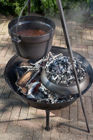 Vuurschaal met ketel en dutchoven