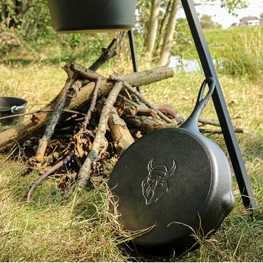 Skillet buiten Valhal Outdoor