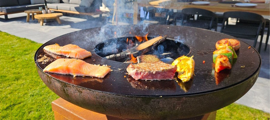 Een cortenstaal plancha met heerlijk eten