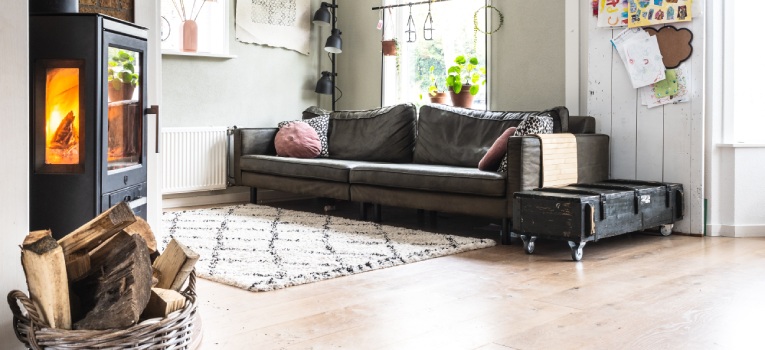 De voordelen van verwarmen met een houtkachel is onder andere dat het enorm kan besparen op uw energierekening en dat hout een goedkope brandstof is. De voordelen van verwarmen met een houtkachel is onder andere dat het enorm kan besparen op uw energierekening en dat hout een goedkope brandstof is.